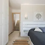 Διαμέρισμα Modern, Cozy And Peaceful Oceanfront Oasis