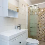 Modern, Cozy And Peaceful Oceanfront Oasis アパート